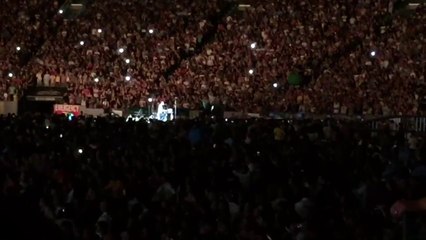 Coldplay chante "Crawling" de Linkin Park en hommage à Chester Bennington