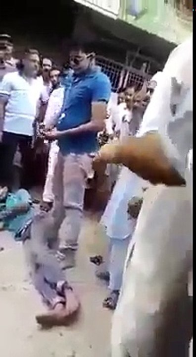 Brave man killed 2  decoits