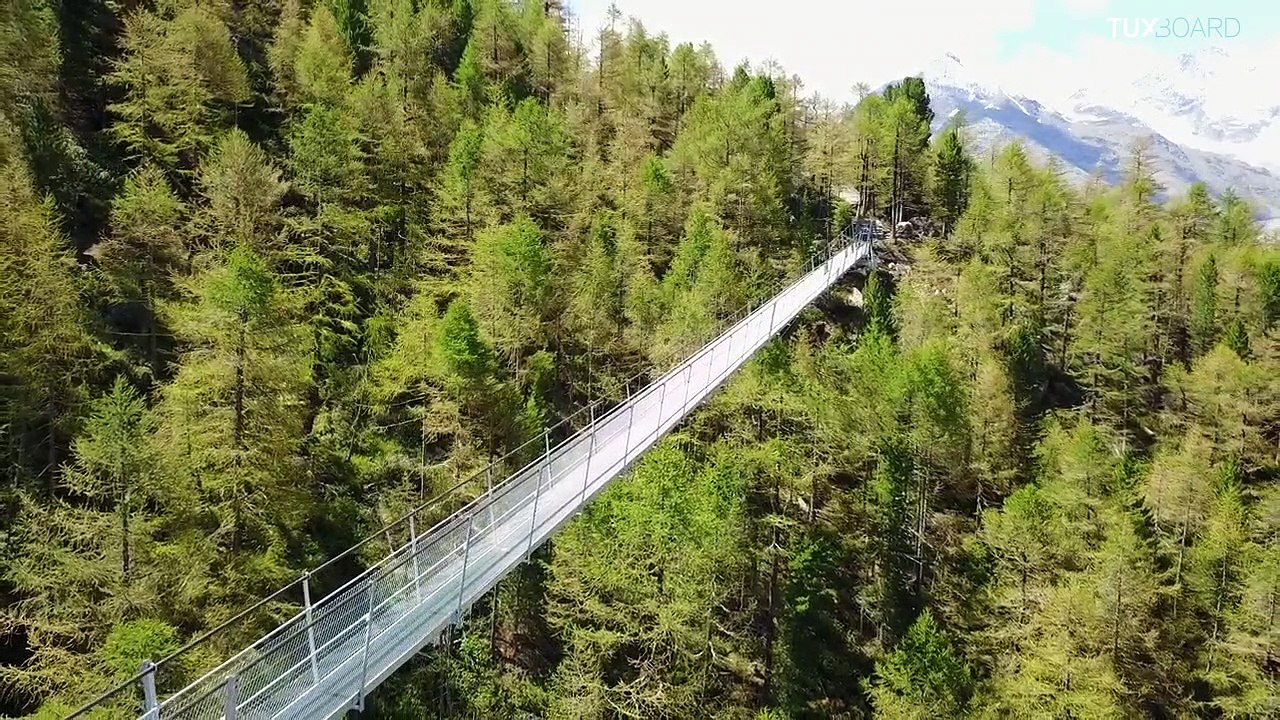 Le plus long pont suspendu du monde est en Suisse