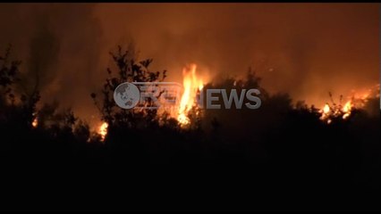 Ora News - Vlorë-  Në luftë me flakët në Llogara, ndërhyn helikopteri nga ajri
