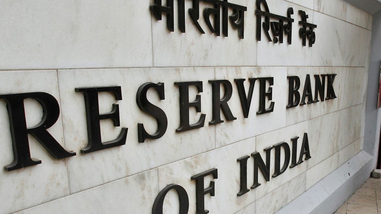 RBI cuts Repo rates upto 6% | Loans may get cheaper now | Oneindia Kannada