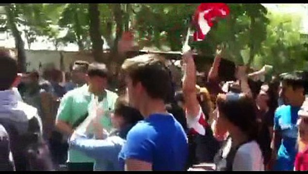 Hikmet Sami Türk Gezi'de yuhalandı