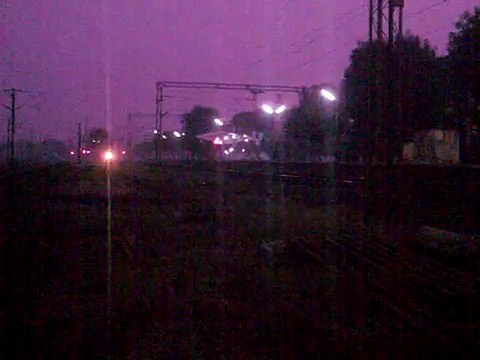 2301 Up Rajdhani Express blasting at Baruipara.3gp