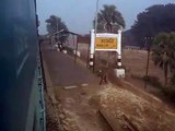 5050 Up Gorakhpur- Kolkata Express turning at Manjhi station..3gp