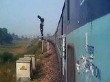 3019 Up Bagh Express  attacking Parmanandpur station on Sonpur- Chappra section..3gp