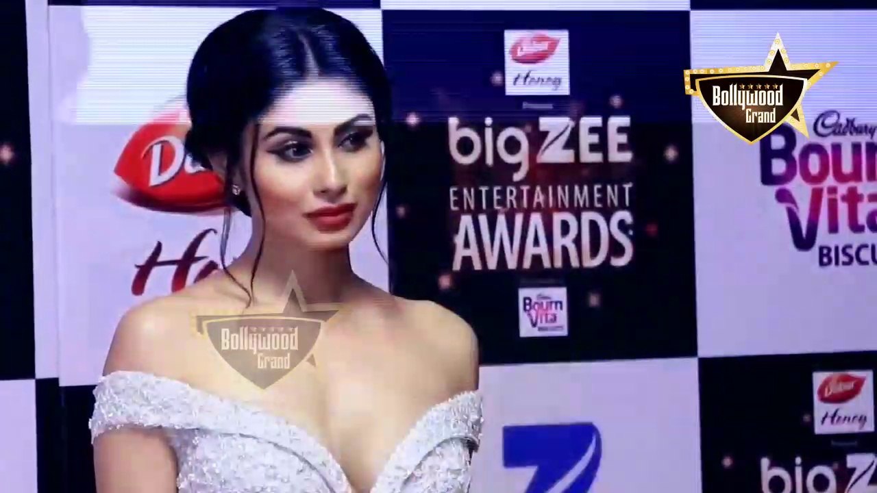 Mouni Roy Hot Look Latest Video 2017 | Mouni Roy Wardrobe Malfunction 2017 | Bollywood Grand