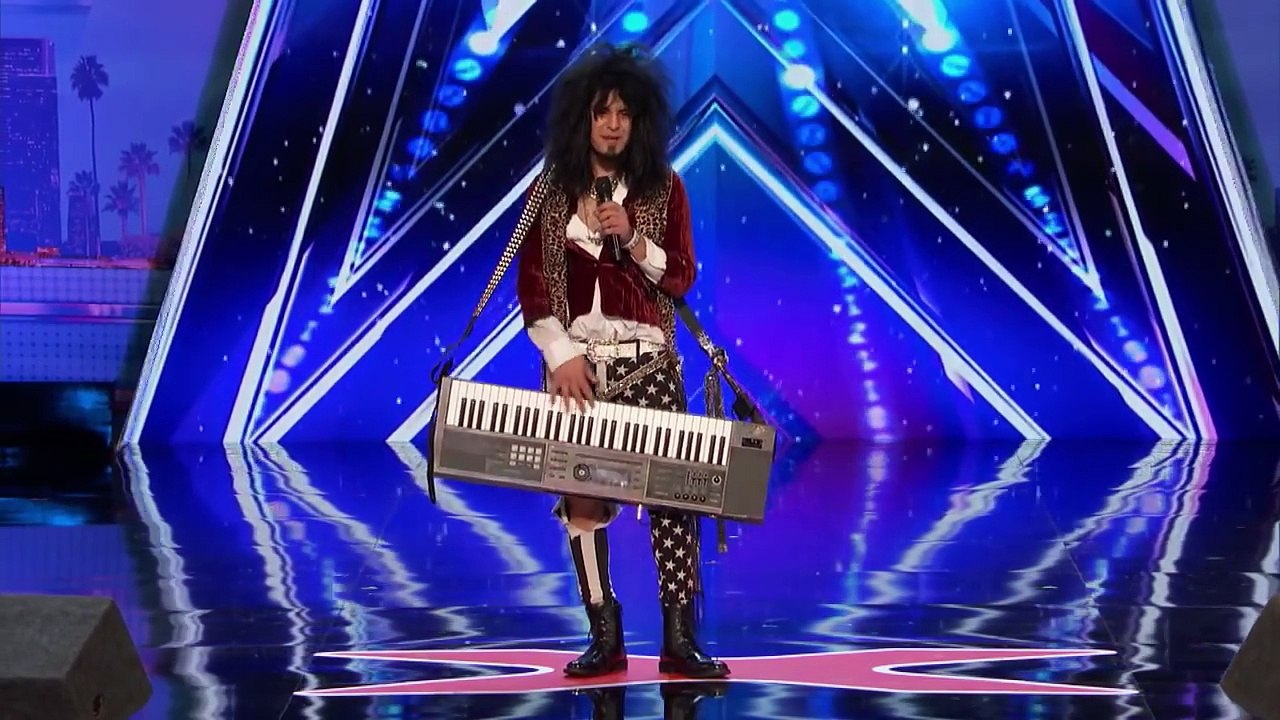Musician Rock The Stage With His Electric Keyboard on America's Got Talent 2017