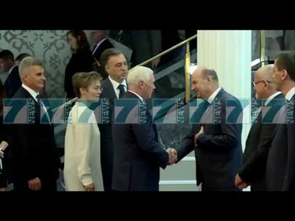 ZV.PRESIDENTI AMERIKAN APEL RUSISE TE QENDROJE LARG RAJONIT - News, Lajme - Kanali 13