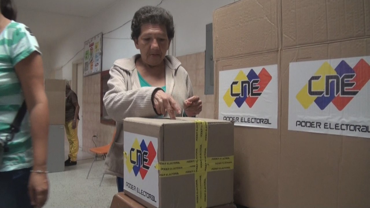 Empresa que hizo recuento de votos en Venezuela denuncia que hubo "manipulación"