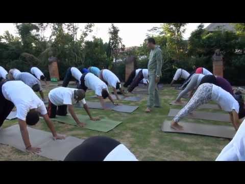 NET5 Akhir Pekan Sehat Yoga Tertawa