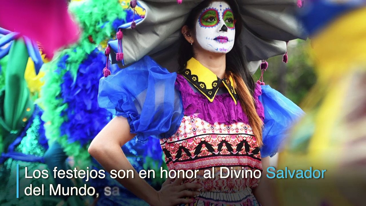 El Salvador: colorido desfile marca inicio de fiestas patronales