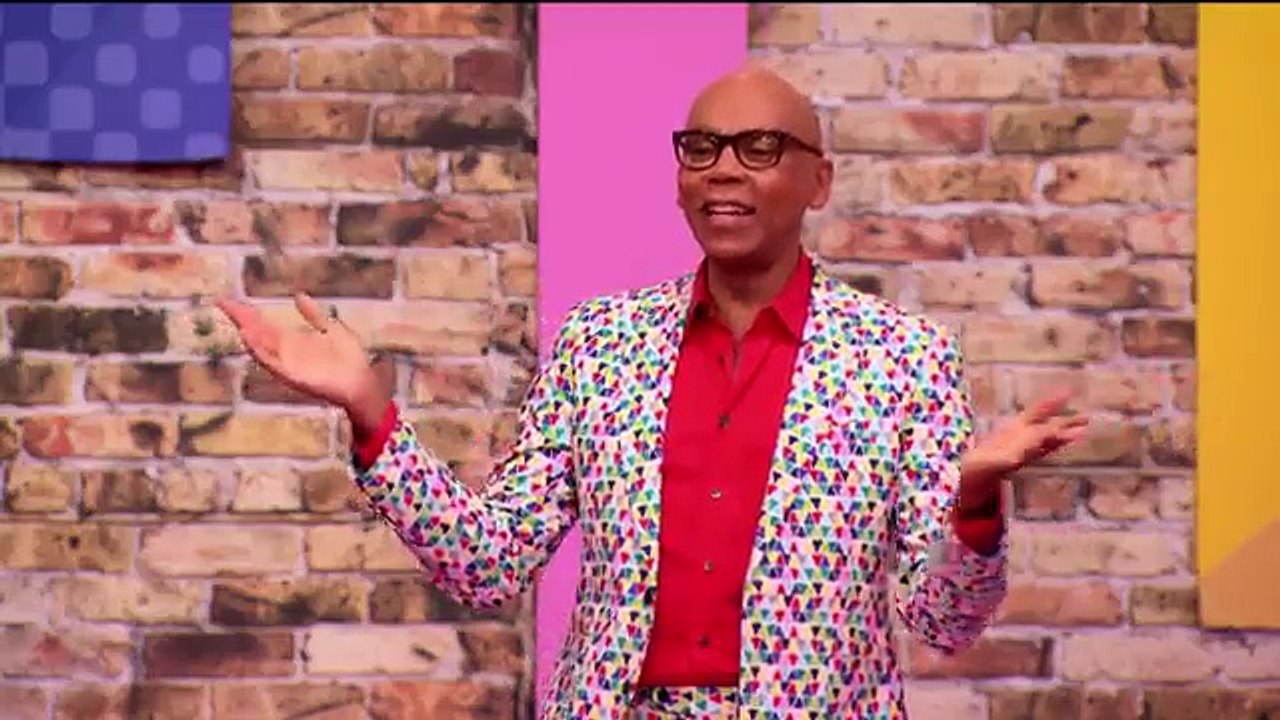 Lisa Kudrow Joins the Queens! | RuPauls Drag Race Season 9 | #FierceFridays | Now on VH1!