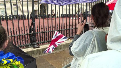 Príncipe Philip se aposenta aos 96