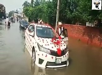 dulha barish mn phans gaya watch video yasirworld