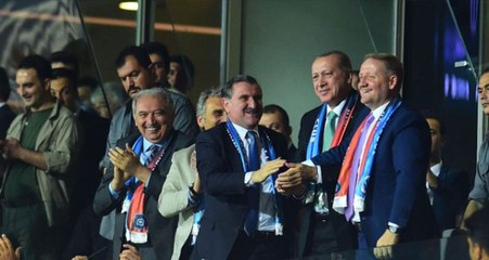 Başakşehirli Taraftarlar, Maça Gelen Erdoğan İçin "Başkomutan" Pankartı Açtı