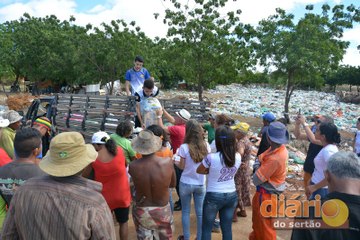 下载视频: Estudantes conhecem realidade do lixão de Cajazeiras e fazem campanha de doação 2