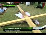 Segunda caída de Jesús en la representación 169 del viacrucis en Iztapalapa