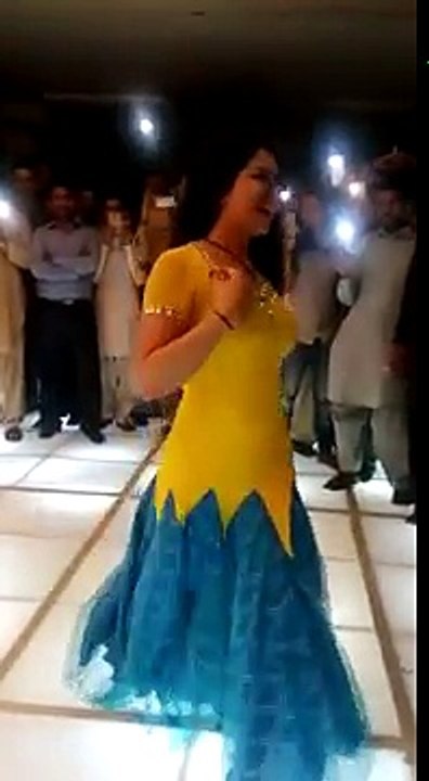 Hot Mujra Beaytyfull Girle In Public Dance