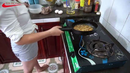 Em Gái nấu món ăn kinh khủng nhất , trứng chiên tơ tằm