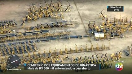 Aparelhos de ginástica enferrujam a céu aberto em São Paulo