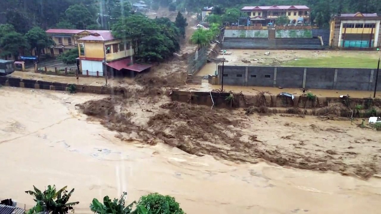 Kinh hoàng Lũ quét tại Mù Cang Chải - Yên Bái sáng 03/8/2017