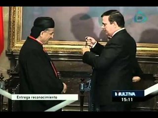 Marcelo Ebrard entrega reconocimiento de huésped distinguido a Bechara Boutros Rai