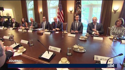 Donald Trump dévoile le "RAISE Act" pour réduire l'immigration légale