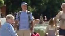 Un journaliste russe se prend un coup de poing en plein direct