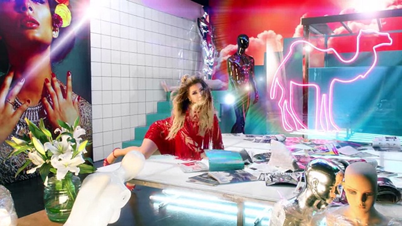 Tewallaa Music Video - Nawal El Zoghbi  فيديو كليب تولع - نوال الزغبي