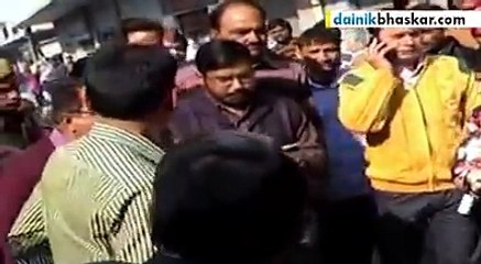 उत्तर प्रदेश के स्कूल टीचरों का हाल