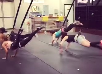 "Bungee Egzersiz" Programını Uygulayan Spor Salonu Müşterileri Uçurdu!