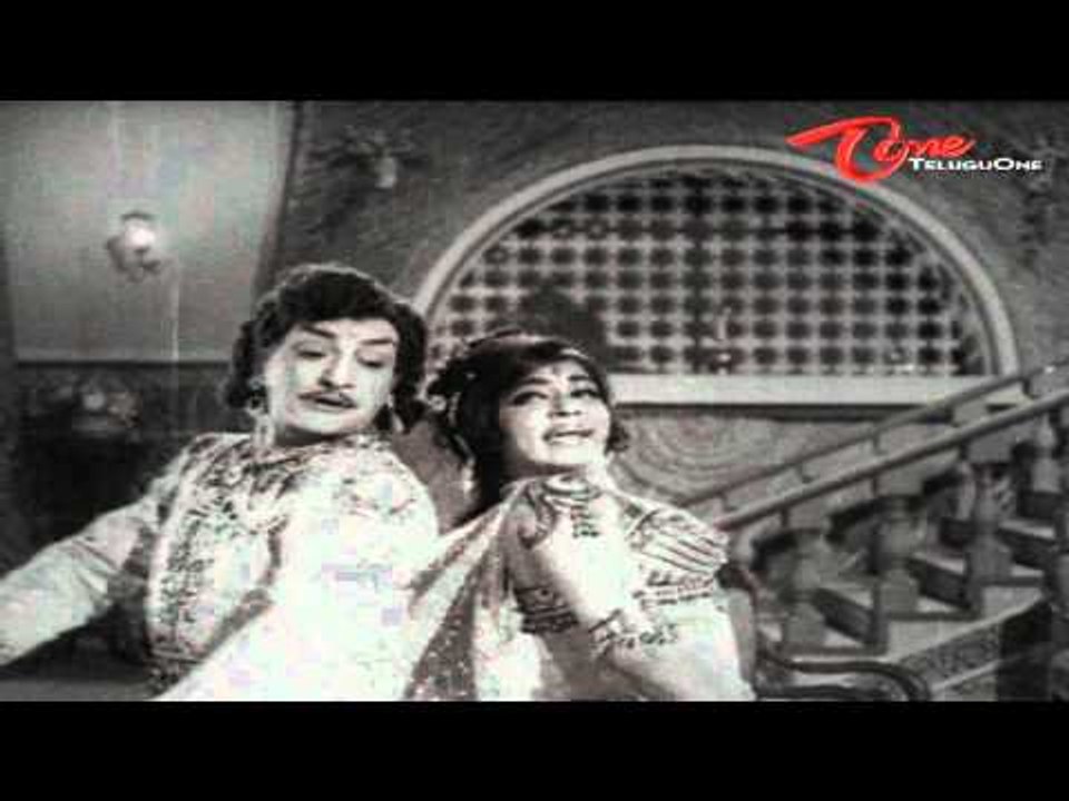 Chikkadu Dorakadu Songs | Idhigo Nenunnaanu | NTR | Jayalalitha | Old Songs