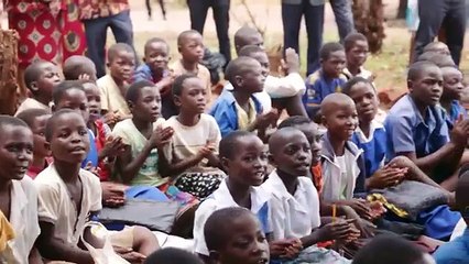 En vidéo, découvrez le projet mis en place par Rihanna pour améliorer la qualité de l’éducation en Afrique !