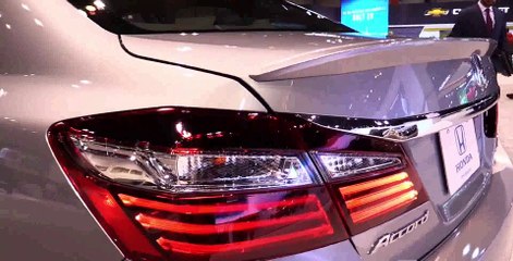 2017 Honda Accord Touring V6 - Exterior and Interior Walkaround - 2017 Chicago Auto Show