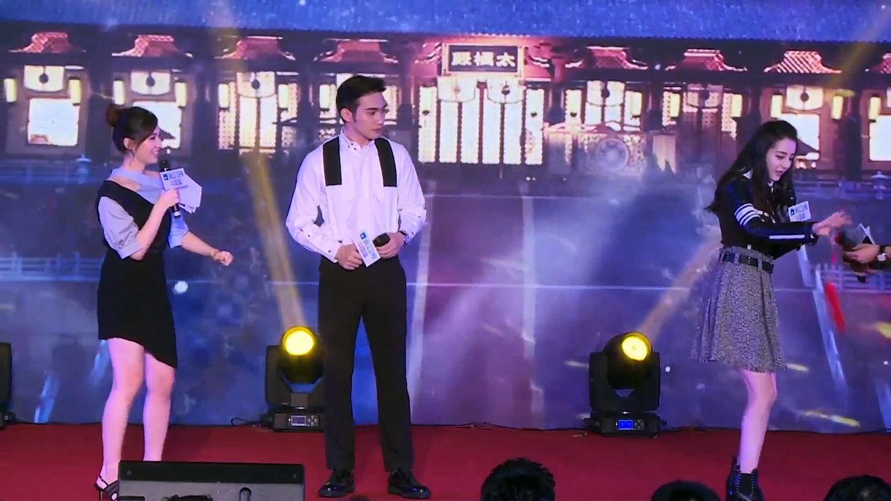 《秦时丽人明月心》发布会：迪丽热巴现场比剑花