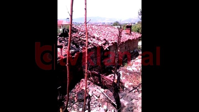 Video/ Digjet banesa, 6 pjestarë të një familje mbeten në qiell të hapur