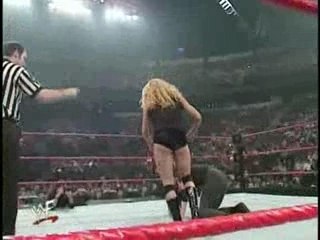 Trish stratus vs stephanie mcmahon