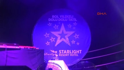 Antalya Derya Uluğ'dan Yağmurda Konser