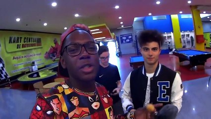 OFERECI O TÉNIS FAVORITO DO MEU AMIGO !