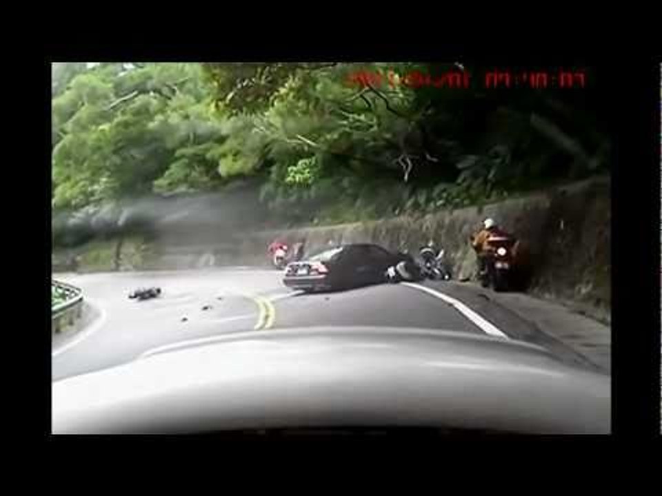 Car VS Bike - CRASH - Blind Corner - FAIL (crash)