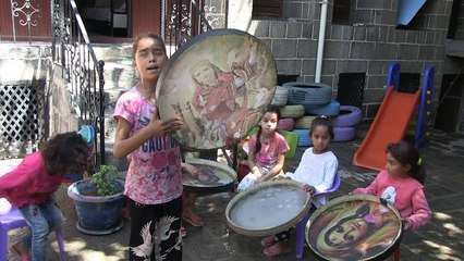 Volunteers help gypsy children in Turkey's Diyarbakir