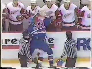 Bob Probert vs Marty McSorley Round 1