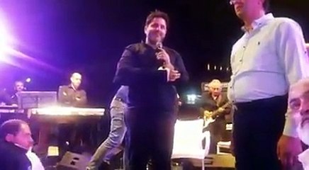 شاهدوا ماذا فعل ملحم زين بعد الحادث المروع في شتورا