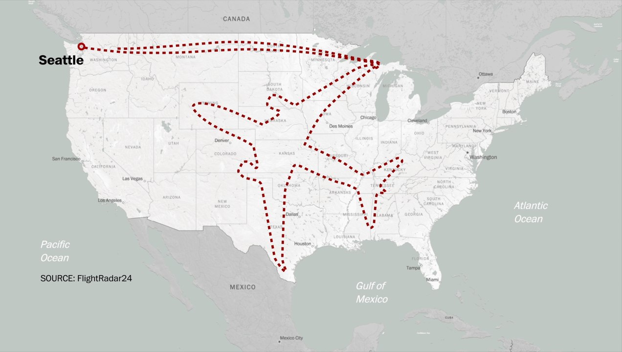 Watch a Boeing Dreamliner draw a giant outline of itself