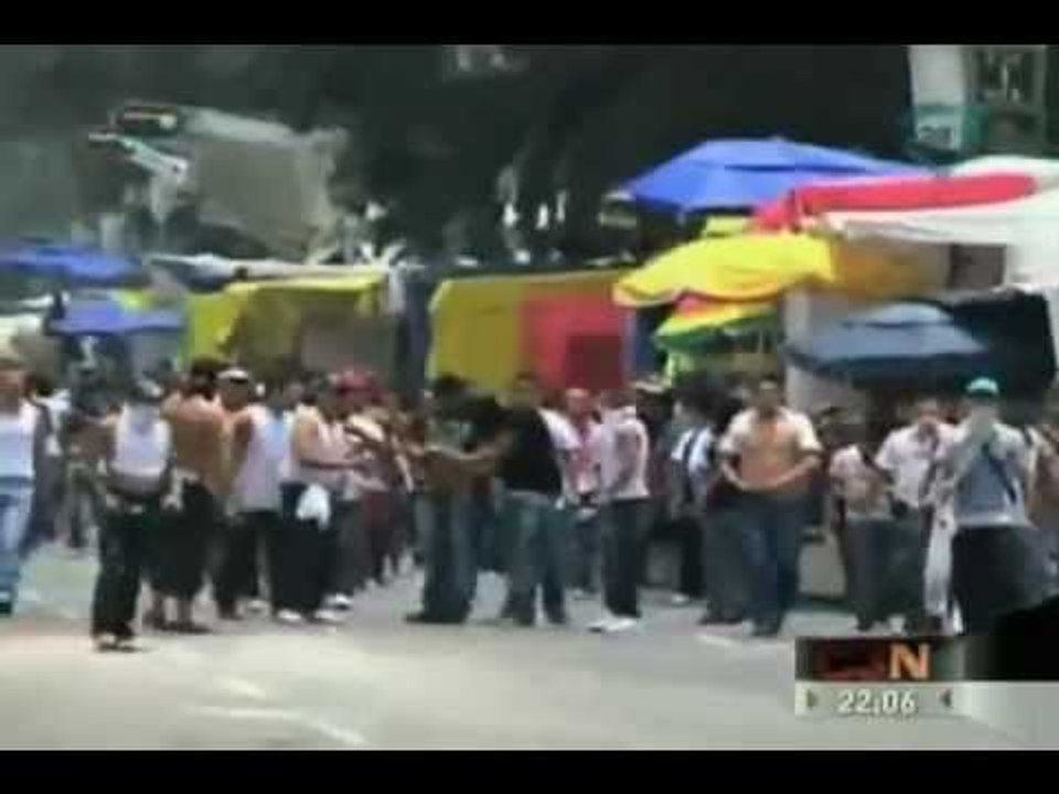Granaderos chocan con comerciantes en Tepito