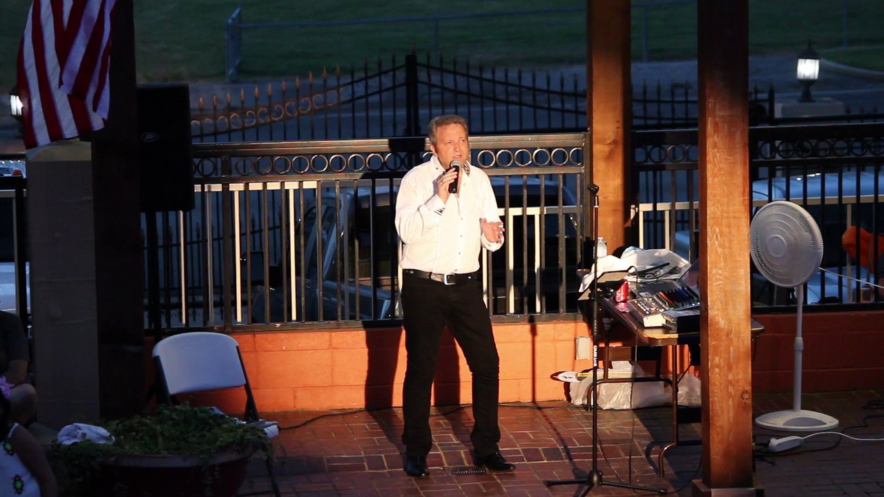 Colin Paul sings 'Never Gonna Fall IN Love Again' Days Inn Pool Party 2016