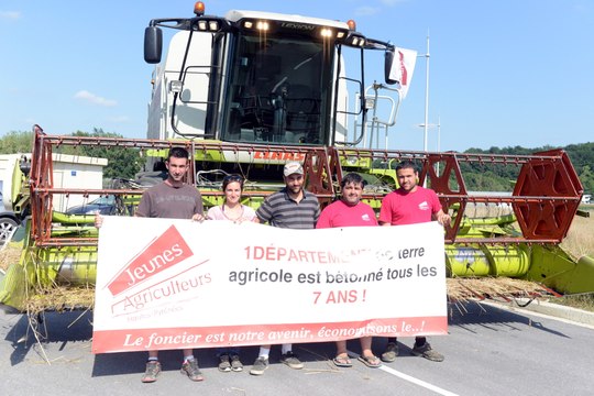 Les JA des Hautes-Pyrénées récoltent une parcelle pour le Téléthon