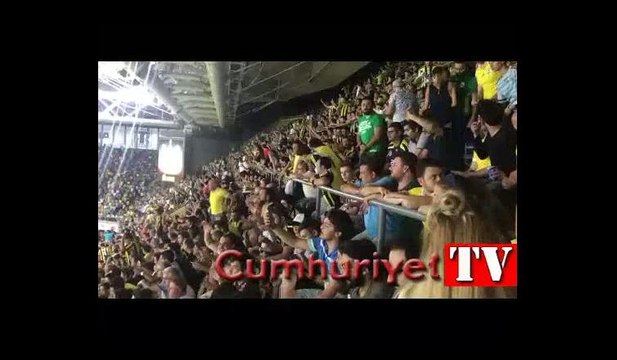 Erdoğan'ın seyrettiği Fenerbahçe maçında tribünlerden İzmir Marşı