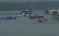 Un joven fue alcanzado por un rayo mientras trabajaba en la pista de un aeropuerto de EE.UU.