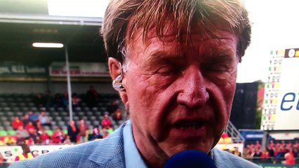 Wat hangt aan je kont, Aad?